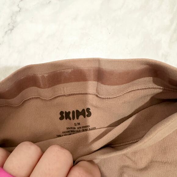 S M SKIMS Brown Seamless Sculpt Mid Waist Brief Shapewear NEW - Picture 3 of 3